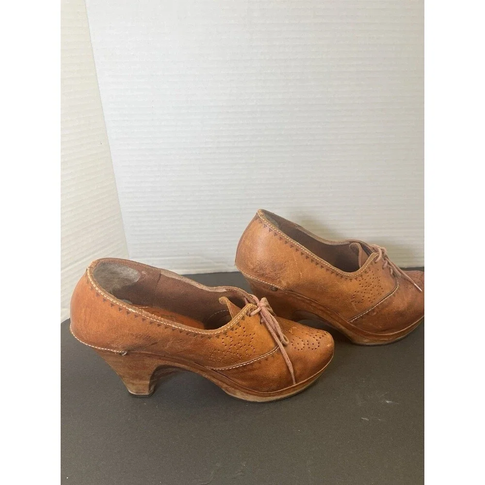 Vintage 70’s Quali Craft Casualettes Shoes Wing Tip Leather Brazil Wood Heels 7b
